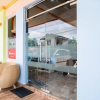 Отель RedDoorz Syariah near Taman Siring 2, фото 16