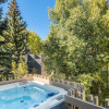 Отель Snowmass Modern 3 Bedroom w/ Hot Tub 251, фото 15