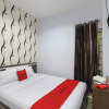 Отель RedDoorz near Mall Ratu Indah, фото 1