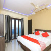 Отель OYO 14037 Central Inn, фото 7
