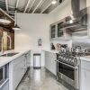 Отель Penthouse 2br/2ba in Warehouse Dist. by Domio, фото 14