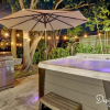 Отель Waterfront Newly Renovated 4 BR Home, фото 15