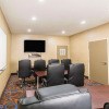 Отель Econo Lodge Inn & Suites East, фото 20