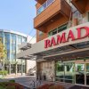 Отель Ramada by Wyndham Vancouver Airport в Ричмонде