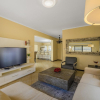 Отель Amazing 4br3 5BA Villa w Private Pool Goldcoast, фото 6