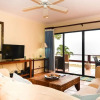 Отель Spectacular - spacious unit in Flamingo in front of the beach, фото 6