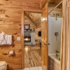 Отель Point Of View - Spacious 2 Bedroom With a Loft Just off Glades Road 2 Cabin by RedAwning, фото 8