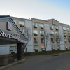 Отель Stonebridge Hotel в Форт-Макмюррее