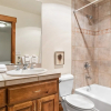 Отель Russell Home by Avantstay Expansive Deck, Stunning Views & Hot Tub!, фото 10