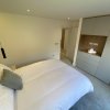 Отель Stylish 2 Bed 2 Bath Flat with Garden в Рединге