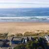 Отель Stone's Throw by Avantstay Gorgeous Oceanfront Home on Manzanita Beach!, фото 17