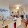 Отель Bright Holiday Home in Whitstable Near Seabeach and City Centre в Витстабле