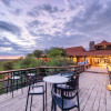 Отель Etosha Safari Lodge в Окаукуэджо