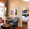 Отель Daddy Long Legs Self Catering Apartments, фото 4