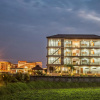 Отель Onvara Place, фото 1