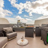 Отель Modern Apartment With Rooftop Deck Scholtz Penthouse, фото 11
