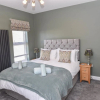 Отель Seaside Cottage Moments From Ryde s Golden Sands Sleeps 4, фото 7