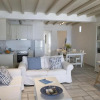 Отель Beachfront 2br apartment - Free parking, фото 1