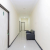 Отель Urbanview Roemah Tebet by RedDoorz, фото 4