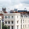 Отель Views of Vauxhall Bridge в Лондоне