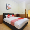 Отель OYO 810 Idola Residence, фото 2