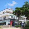 Отель Breeze and Waves Hostel, фото 1