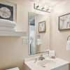 Отель Venus 117 is a 1 BR with recent updates steps from the pool and beach access by RedAwning, фото 38