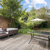 Отель Stylish and Spacious 3 Bedroom Garden Flat in Fulham, фото 7