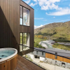 Отель Arthur's point+Hot Tub+Balcony+3 bathrooms, фото 7