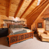 Отель Mountain Sunrise - Five Bedroom Cabin, фото 1