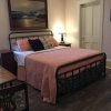 Отель Stark Suite-Boulder Crescent Inn - Houses for Rent in Colorado Springs, фото 2