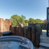 Отель Dewin Bach - Luxury Lodge Hot Tub Close to Beach, фото 14