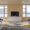 Отель Swanky Downtown Loft! City Views! Sleeps 10!, фото 5