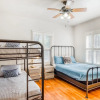 Отель Charmer Close To Dt Austin- Large 4bd/3ba + Hottub 4 Bedroom Home, фото 7