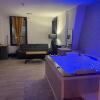 Отель Loft ravissant 45m2 Jacuzzi RVB NIGHT 2, фото 11