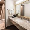 Отель Quality Inn & Suites, фото 38