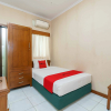 Отель RedDoorz Plus near Kemang Raya, фото 3