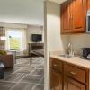 Отель Hampton Inn & Suites Manchester-Bedford, фото 25