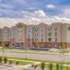 Отель Candlewood Suites Eau Claire I-94, an IHG Hotel, фото 1