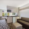 Отель Microtel Inn & Suites by Wyndham Richmond Airport, фото 1