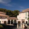 Отель Garden & City Six-Fours-les-Plages в Сис-Фур-Ле-Пляже