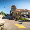Отель Monte Carlo Inn Barrie Suites, фото 1