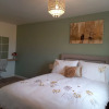 Отель Charming Wentworth Lodge With Countryside Views, фото 3