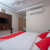 Отель Famous Residency by OYO, фото 15