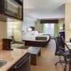 Отель Holiday Inn Express Hotel and Suites, фото 9