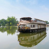 Отель OYO 24611 Houseboat Water Cruise Sharing, фото 5