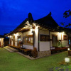 Отель Jeonju Hanok Maeul Sukbak Byeolbit Goong, фото 1