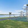Отель Spectacular Unit Overlooking Pumicestone Passage - Welsby Pde, Bongaree, фото 9