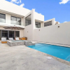 Отель NEW Lux 4BR Villa w Private Pool Walk to Beach, фото 17