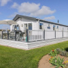 Отель Superb Detached Lodge Located on Skipsea Sands, фото 1